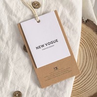 Étiquettes suspendues rectangulaires imprimées en papier de style minimaliste de haute qualité ; Étiquettes de vêtements personnalisables pour les vêtements