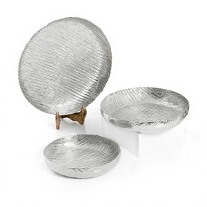 Ensemble de trois plateaux à chocolat ronds faits à la main, nouveaux plateaux à chocolat classiques, élégants et raffinés - Product Image 1