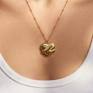 Collana con Ciondolo a Cuore Abbracciato in Acciaio Inossidabile per Donne, Gioiello di Alta Qualità, Regalo per l'Ufficio - Product Image 6