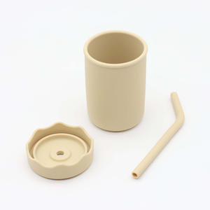 Gobelet en silicone sans BPA pour l'alimentation de bébé Gobelet en silicone sans BPA avec paille L Vente en gros - Product Image 6