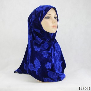 Latest Winter Design gold Embossed Velvet Ethnic Headscarf Easy <b>Hijab</b> Islamic Headscarf, Suitable for Women to Keep Warm - Product Image 3