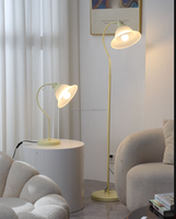 Nouvelle lampe de table LED simple et moderne pour la maison, idéale pour le salon