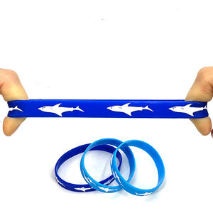 Expédition dans le monde entier imprimé motif requin thème fête de vacances mer vie bracelets en silicone pour hommes et femmes - Product Image 5