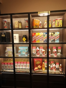 2024 trường hợp khách hàng thực sự Chân Trời đầy đủ bộ đồ nội thất trong phòng khách bao gồm tủ trưng bày kính và tủ quần áo bằng gỗ - Product Image 4