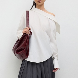 Camiseta de verano personalizada con hombros descubiertos para mujer, camiseta de manga larga de algodón con cuello vuelto y espalda descubierta y correa automática ajustable - Product Image 1