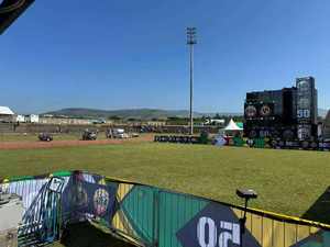 Structure d'éclairage extérieure en aluminium personnalisée pour présentoirs à tringles - Product Image 5