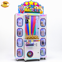 Juego de Premios con Desbloqueo por Llave, con Arena Central de Garras y Ocho Casilleros Laterales para Electrónicos, Juguetes de Peluche, Cajas Sorpresa y Colgantes