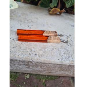 Boucles d'oreilles tendance en résine et bois, bijoux légers faits à la main, pièces de style affirmé, cadeau idéal pour un usage quotidien - Product Image 1