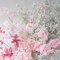 Sewa Perlengkapan Pesta Pengantin Wanita, Rangkaian Bunga Pink Baby Breath dan Mawar Putih, Latar Belakang Fotografi Gapura Bunga Pernikahan
