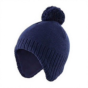 Bonnet en tricot doublé satiné unisexe, épais et ample, avec pompon en fausse fourrure, design côtelé et dessiné à la main, idéal pour l'hiver, la plage et les voyages - Product Image 3