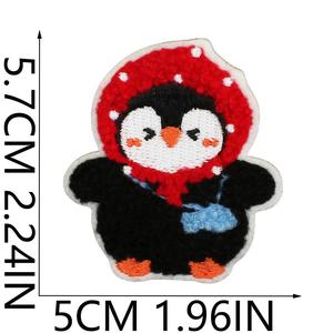 Parches Termoadhesivos de Pingüino con Bordado de Chenilla y Diseño de Bufanda Adorable - Product Image 4