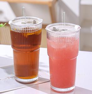 Gobelets en verre côtelé avec couvercles et pailles, 20 oz, pour café glacé, cocktails et jus – Ensemble de verrerie - Product Image 3
