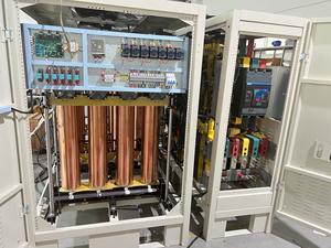 Le stabilisateur triphasé de tension à C.A. d'AVR 800KVA a entré 380V/400V/415V +/-20% SBW-F-800KVA régulateur de tension de 3 phases avec du CE /RoHs - Product Image 4