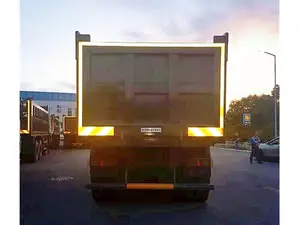شاحنة صينية DONGFENG 8*4 بأجزاء ذات عجلات ذات مقدمة مرتفعة شاحنة نفايات روسية شاحنة بقلاب سعر المصنع