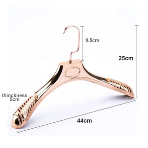 Cintres de vêtements en plastique à épaule <span class=keywords><strong>large</strong></span> de luxe personnalisés cintres de costume pour hommes pour magasin de vêtements - Product Image 2