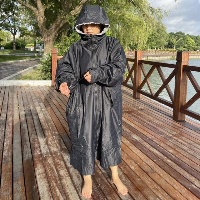 Recycled Material Outdoor Poncho Jacket Waterproof Keep Warm Swim Parka Beach Changing Robe for Swimming Camping