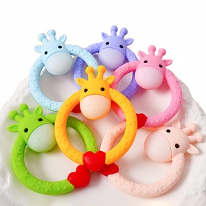 Vente en gros de jouets de <span class=keywords><strong>dentition</strong></span> pour bébés en silicone de qualité alimentaire sans BPA, <span class=keywords><strong>anneau</strong></span> de <span class=keywords><strong>dentition</strong></span> à mâcher en silicone pour tout-petits, design <span class=keywords><strong>girafe</strong></span> - Product Image 1