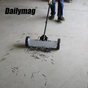 Quality Magnetic Handle Sweeper Magnet Broom 30 Inch Manual Lawn Street Floor Sweeper Magnetic Roller Sweeper Magnet