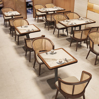 Ensemble de salle à manger en bois massif sur le thème nordique, avec plateau en marbre, pour la restauration commerciale des hôtels, cafés et restaurants.