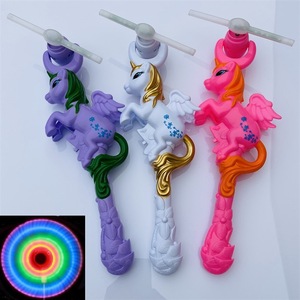 Molinillo de Viento Luminoso con Luces de Colores Giratorias, Juguete Musical de Dibujos Animados para Niños, Unisex, Palitos de Plástico con Luz - Product Image 2
