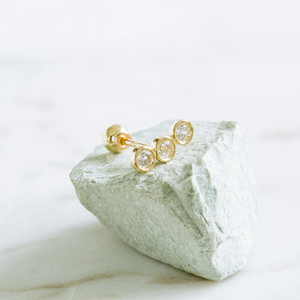 Pendientes de Plata de Ley S925 ROXI con Tres Diamantes Engastados y Roscados 2021 - Product Image 4