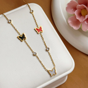 Fashionable Golden butterfly Necklace for Women, Featuring Light Luxury Multi-color <b>Shell</b> butterfly Pendant Gift Necklace - Product Image 4