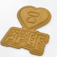 Écussons en cuir PU écologiques personnalisés avec logo, gaufrés pour étiquettes de vêtements, accessoires de confection à coudre, vente en gros OEM, faible MOQ