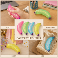 OEM Aangepaste Bananen Squishy Speelgoed Groothandel Transparante Gel Gevulde Glitter Knijp Stress Verlichtende Fruitvormige Speelgoed Distributeur