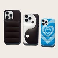 Marque de mode Confort Peluche Vers Le Bas Couverture Puffy En Cuir PU TPU Puffer Cas pour iPhone 14 Pro Téléphone Mobile