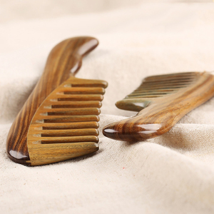 Peigne en bois à dents larges en bois de santal <span class=keywords><strong>vert</strong></span> parfumé naturel de 18 cm de long, brosse pour le massage du cuir chevel avec étiquette privée - Product Image 2
