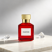 Flacon de parfum carré en verre rouge de luxe 70 ml avec bouchon en métal doré, autocollants personnalisés, marquage à chaud doré et emballage