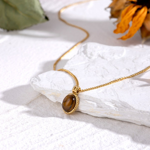 Collier pendentif ovale en acier inoxydable avec œil de tigre, chaîne dorée, serti clos, bijoux pour femmes, colliers tendance - Product Image 2