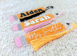 Marque-page acrylique crayon personnalisé Marque-page esthétique avec pompon Cadeau d'amant de livre - Product Image 2