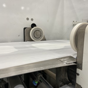 Línea de producción de pañales para adultos, servo completo, más nuevo diseño, proveedor de China - Product Image 3