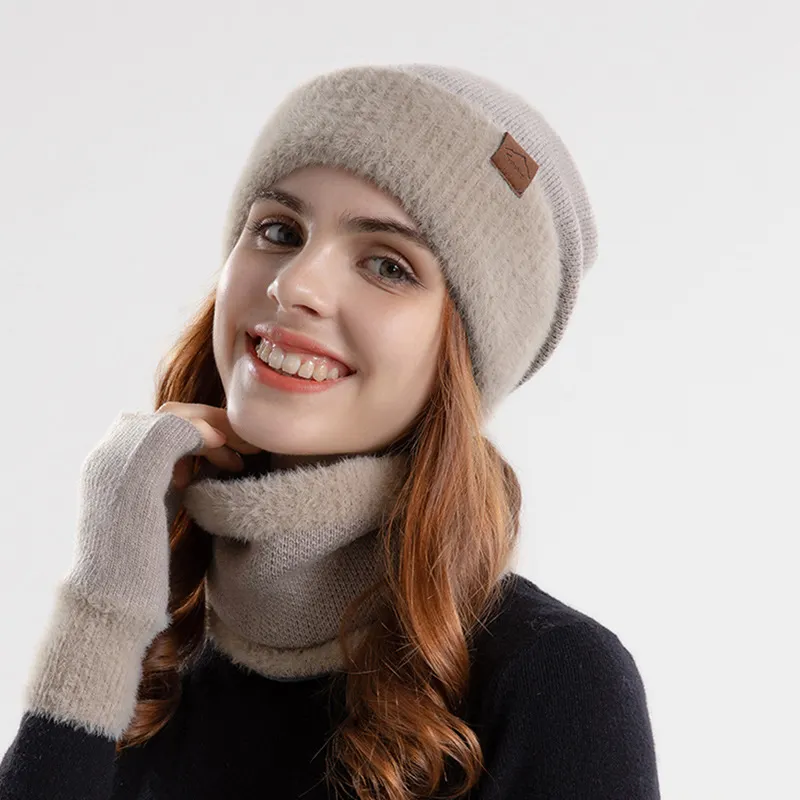 Женская зимняя шапка-шарф