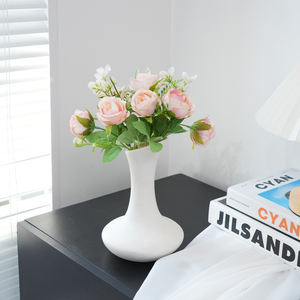 La Rosa di Melograno Artificiale Non Richiede Manutenzione ed è Adatta per Decorazioni Domestiche a Lungo Termine e Matrimoni - Product Image 2