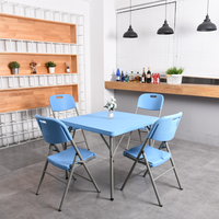 Table pliante à cartes et ensemble de quatre chaises pliantes