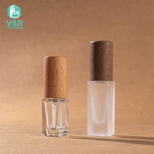 YAN упаковка, Маленький милый красивый квадратный 3 мл 5 мл Прозрачный матовый стеклянный ролик спрей флакон из бука деревянная крышка духи эфирное масло - Product Image 5