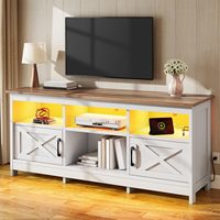 Meuble TV blanc en bois style ferme pour téléviseur 75 pouces, centre de divertissement avec éclairage LED, prises de courant et armoires de rangement