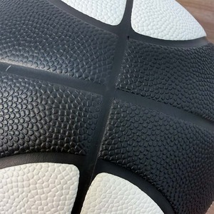 Ballon de basketball personnalisé en PU, taille 7, poids officiel, écologique, résistant à l'eau, chambre à air en caoutchouc naturel, durable, utilisation intérieure/extérieure - Product Image 2