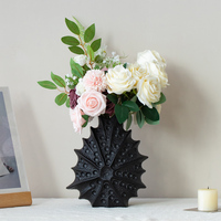 Vase en céramique noir de style nouveau pour la vente en gros, arrangement floral créatif, vase blanc en forme d'oursin, ornement de table pour la décoration intérieure