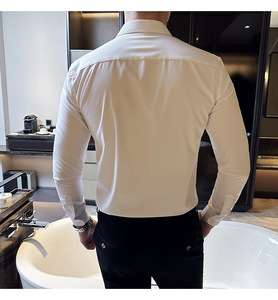 Nuova <span class=keywords><strong>camicia</strong></span> da <span class=keywords><strong>uomo</strong></span> a maniche lunghe alla moda abito plissettato alla moda alla moda Slim Fit leviga la Silhouette per le prestazioni del pranzo di nozze - Product Image 6