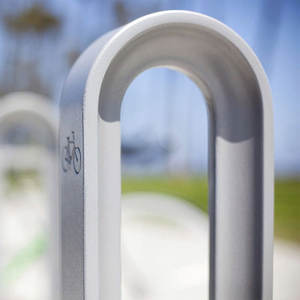 Support de <span class=keywords><strong>vélo</strong></span> moderne d'extérieur, support de <span class=keywords><strong>vélo</strong></span> vertical en métal pour la rue, support de stationnement pour <span class=keywords><strong>vélo</strong></span> en acier <span class=keywords><strong>à</strong></span> l'extérieur, support de stationnement pour <span class=keywords><strong>vélo</strong></span> en bord de route avec serrure - Product Image 4