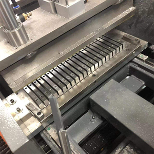 Certifié CE 1 |   Machine à scier CNC à alimentation automatique haute précision 45 ° Découpe en V pour profilés en aluminium – Vente directe usine – Garantie d'un an - Product Image 2