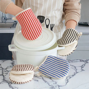 Mitaines de four en coton résistantes à la chaleur 500 ° Gants de cuisine matelassés à double couche avec impression de logo personnalisé - Product Image 2