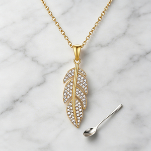 Collier Pendentif Plume en Laiton Plaqué Or 18K avec Zirconiums AAA, Vente en Gros Hengdian - Product Image 3