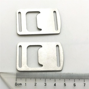 Regali promozionali Logo personalizzato cordino portafoglio in acciaio inossidabile dimensioni apribottiglie per <span class=keywords><strong>birra</strong></span> a forma di carta in metallo - Product Image 3