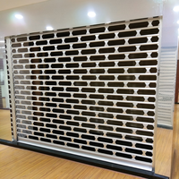 Porte de sécurité à enroulement en aluminium perforé, sur mesure pour les magasins commerciaux