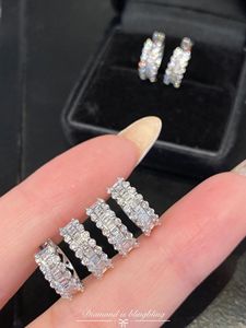 Pendientes de Aro Xinfly de Oro Blanco de 18k con Diamantes Redondos y Baguette de 0.70ct, Joyería de Diamantes Naturales - Product Image 3