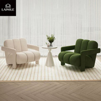 Fauteuil simple moderne en velours capitonné avec accoudoirs en bois massif, chaise d'appoint rembourrée pour salon et projets hôteliers